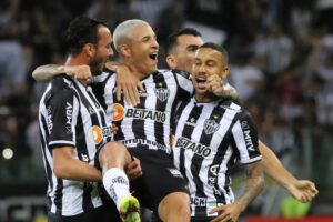 Guilherme Arana comemora gol na partida entre Atlético-MG x Fortaleza, pela Copa do Brasil