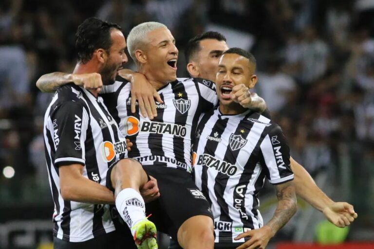 Guilherme Arana comemora gol na partida entre Atlético-MG x Fortaleza, pela Copa do Brasil