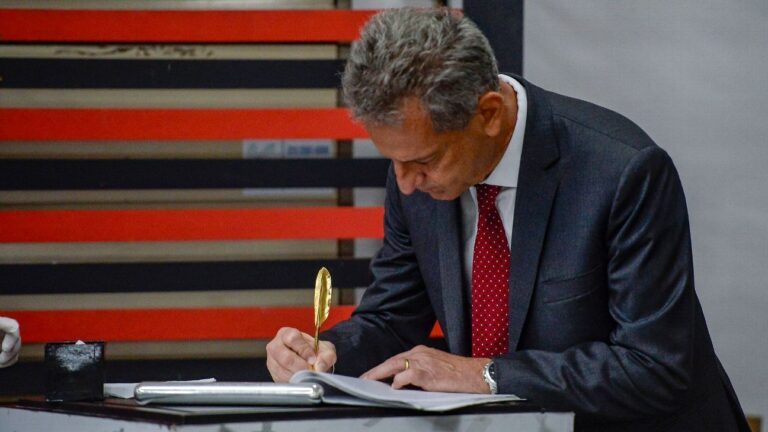 Rodolfo Landim durante cerimônia de posse no Flamengo, em 2021