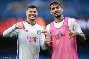 Bruno Guimarães e Paquetá no Lyon