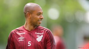 Fernandinho no Athletico 2023