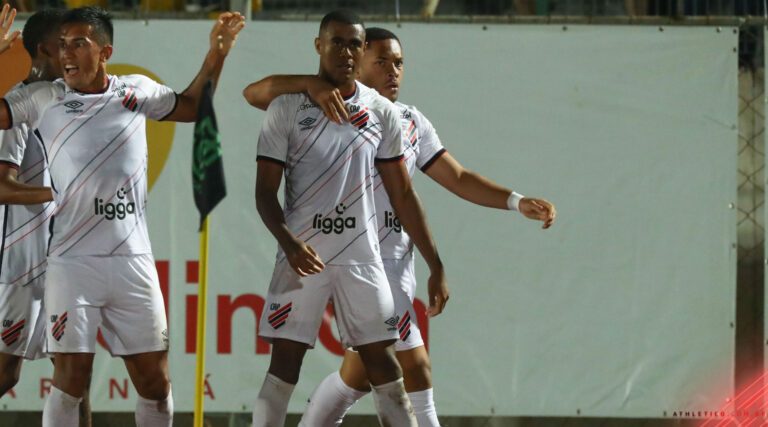 Erick, Vitor Roque e Cuello no Athletico em 2023