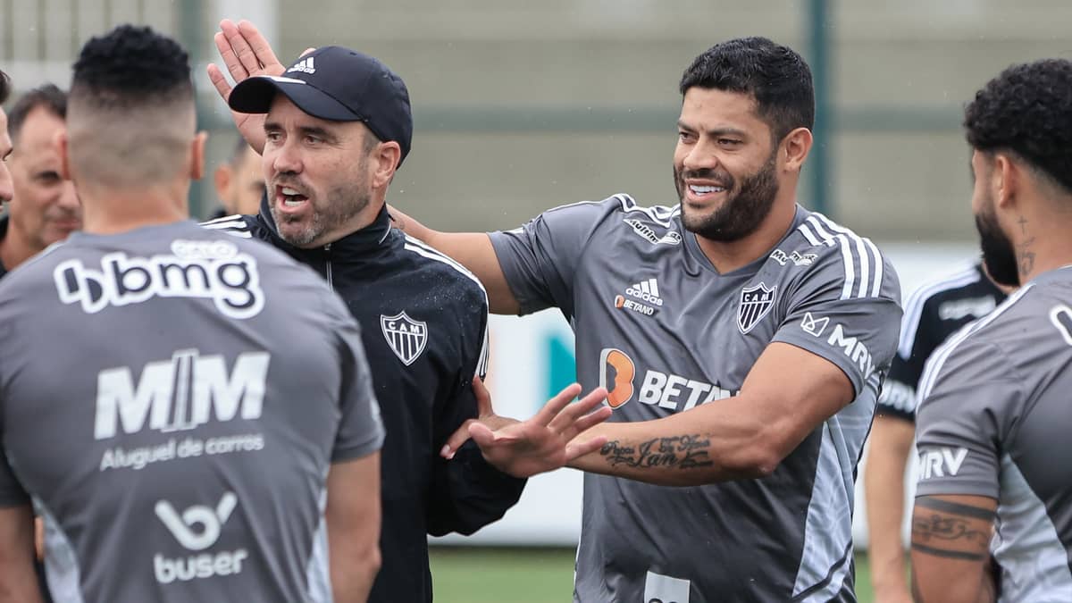 Hulk and Coudet during Atlético-MG training