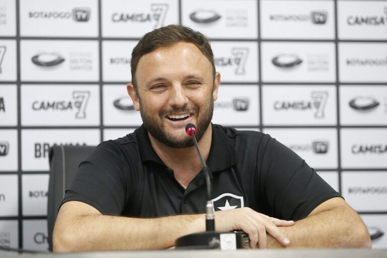 André Mazzuco como diretor do Botafogo