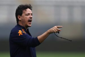 Fernando Diniz comandou o treino da seleção brasileira