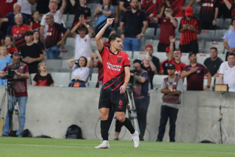 Vitor Bueno no Athletico em 2023