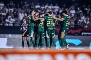 Palmeiras comemorando gol e vitória