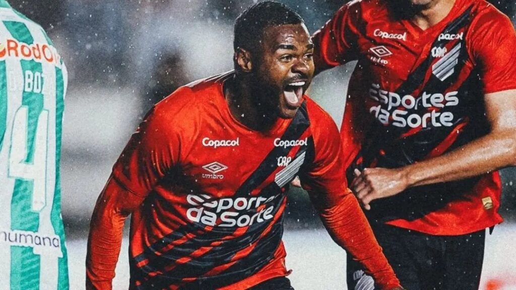 Nikão em reestreia pelo Athletico