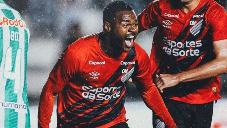 Nikão em reestreia pelo Athletico