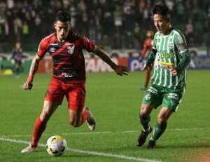 Cuello pelo Athletico Paranaense em jogo contra o Juventude