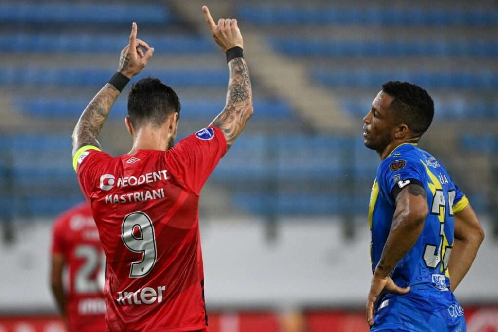 Mastriani no Athletico em jogo de volta contra Rayo Zuliano pela Sul-Americana