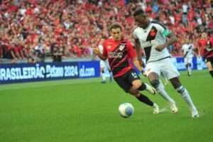 Canobbio pelo Athletico em jogo contra o Vasco