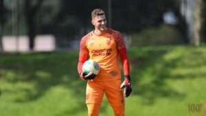 Bento em treino pelo Athletico Paranaense em 2024