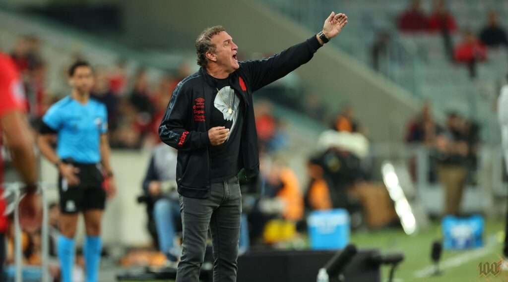 Cuca como técnico do Athletico Paranaense em derrota para o Danubio em Curitiba pela Copa Sul-Americana