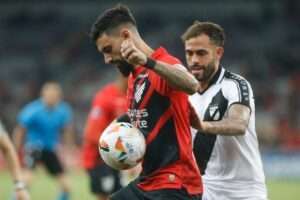 Mastriani pelo Athletico contra o Danubio pela Copa Sul-Americana 2024