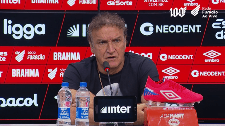 Cuca em entrevista coletiva pelo Athletico Paranaense após vitória contra o Criciúma pelo Campeonato Brasileiro 2024