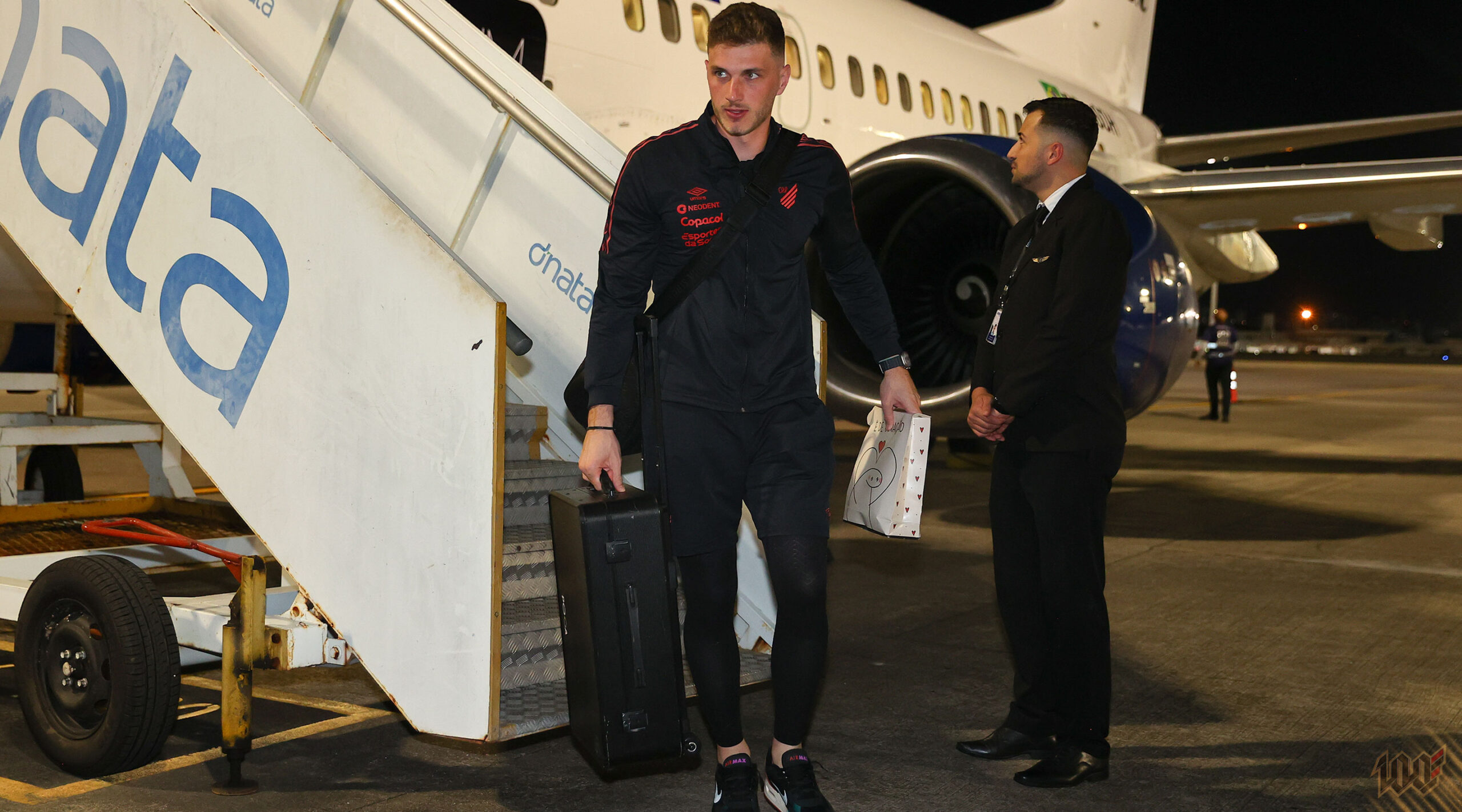 Bento chegando de vôo