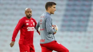 Varani em treino com o Athletico Paranaense