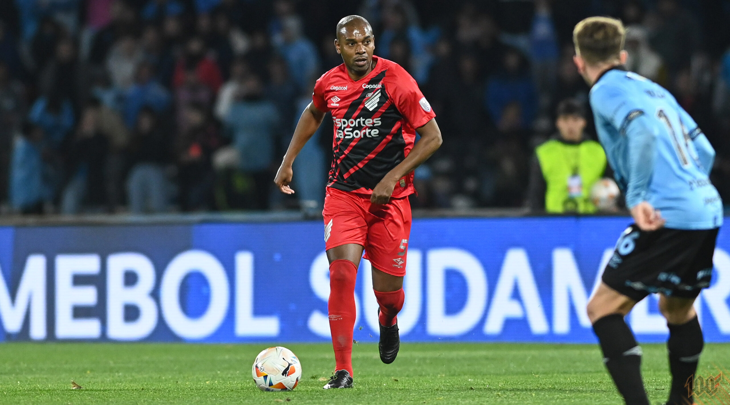 Fernandinho no Athletico Paranaense em partida contra o Belgrano pela Copa Sul-Americana 2024