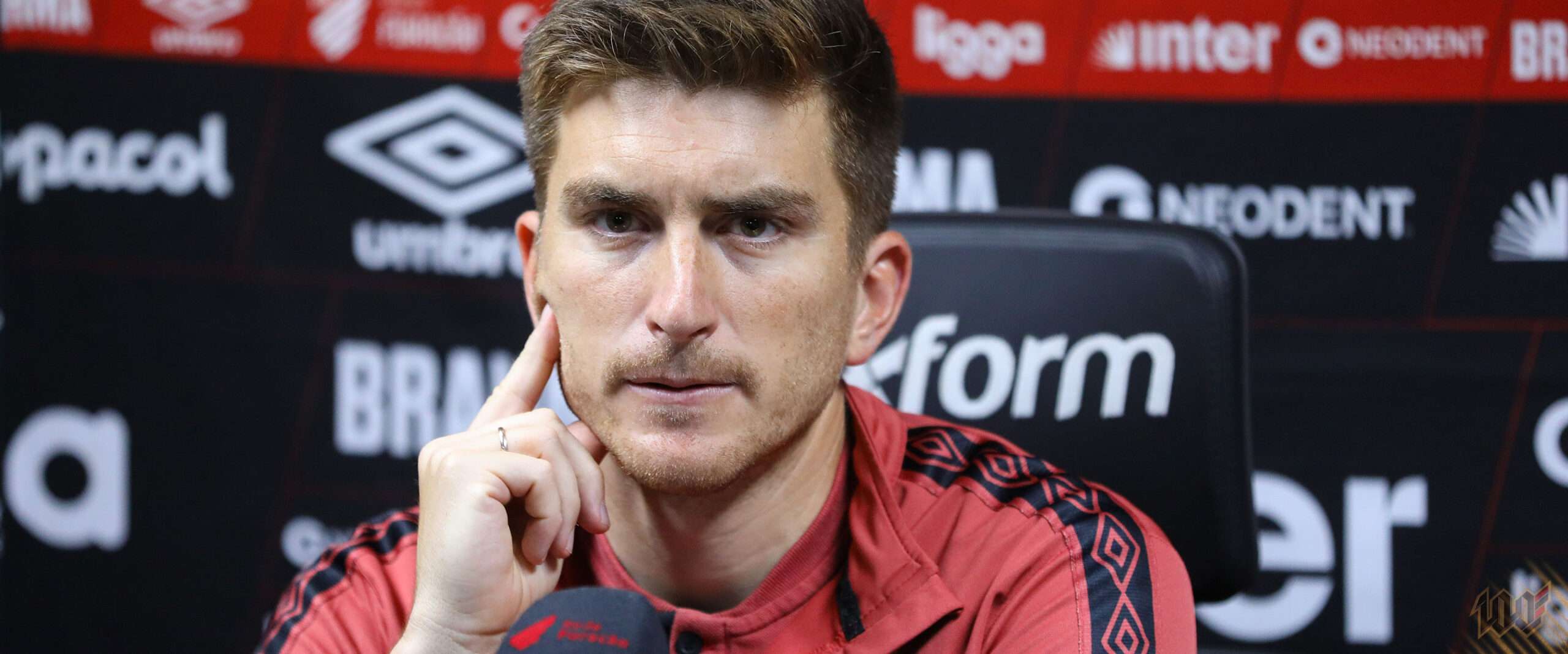 Varini em entrevista coletiva pelo Athletico Paranense após derrota por 2 a 1 contra o Vasco no jogo de ida da Copa do Brasil 2024