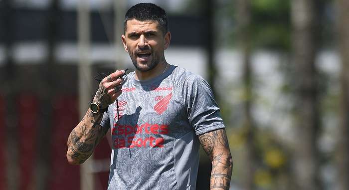 Lucho González no Athletico com técnico