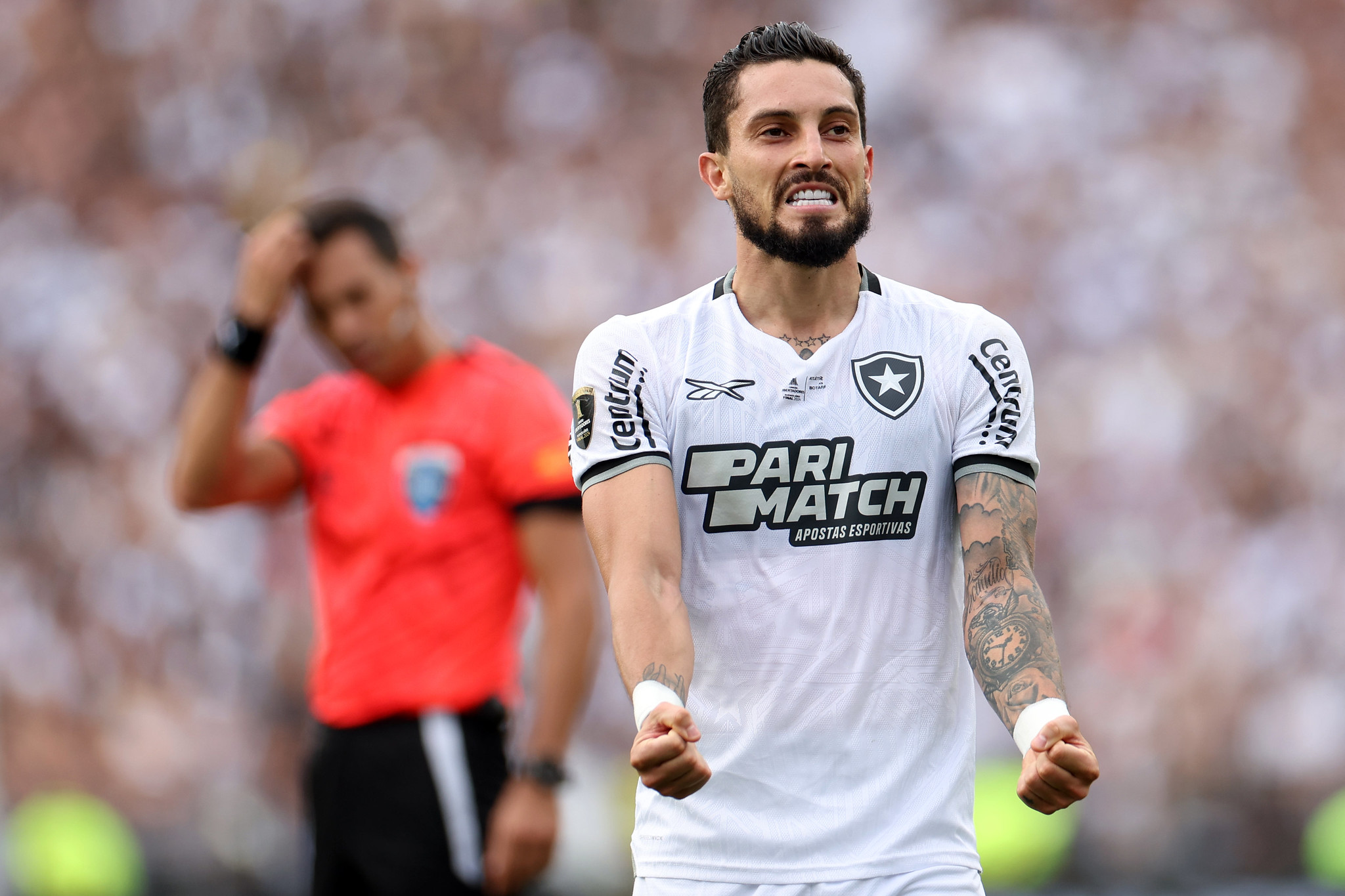Alex Telles pelo Botafogo na conquista da libertadores de 2024