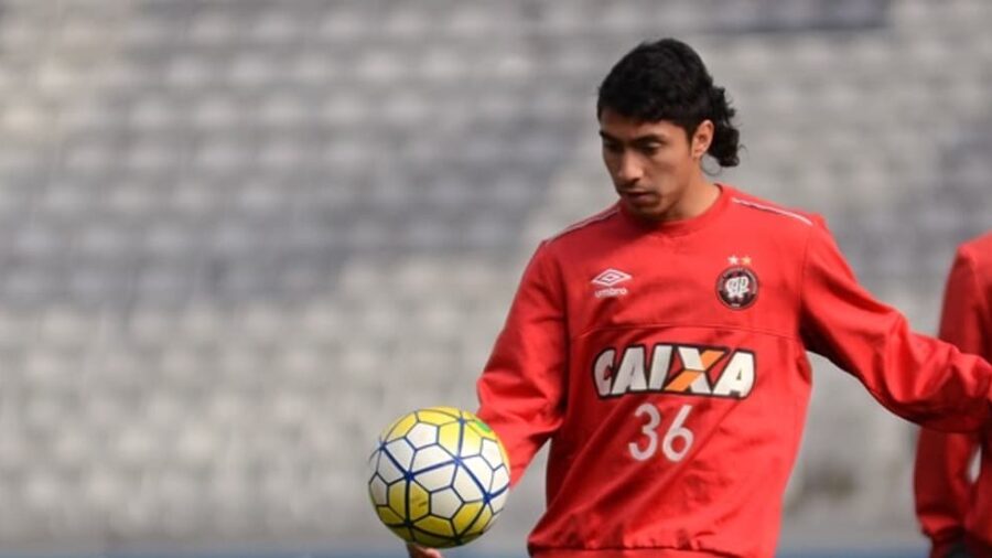 Luciano Cabral no Athletico Paranaense em 2016