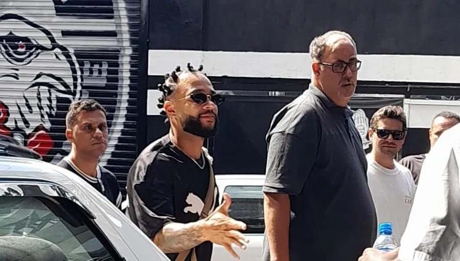 Memphis visita sede de torcida organizada do Corinthians