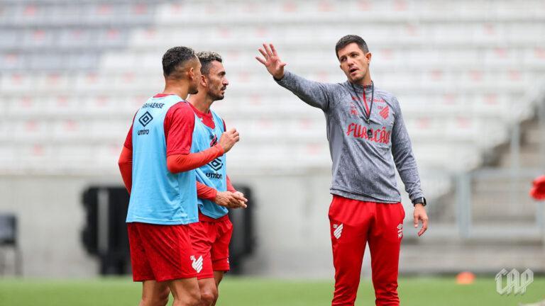 Maurício Barbieri no Athletico Paranaense em treino