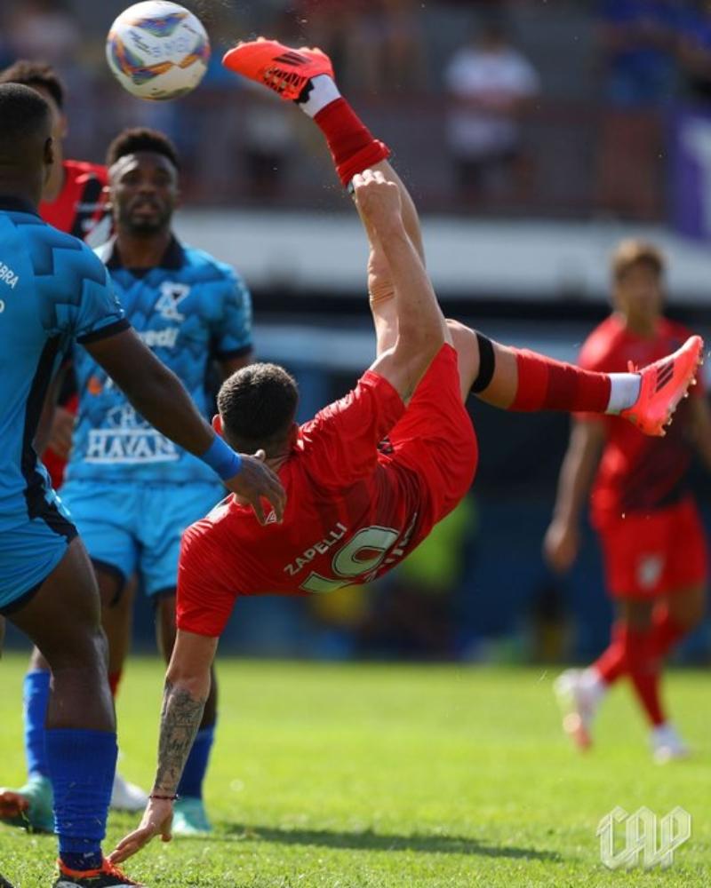 Zapelli dando Bicicleta pelo <a aria-label=