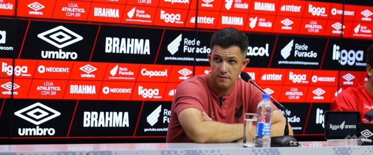 Mauricio Barbieri in a press conference by Athletico Paranaense during the championship of Paraná 2025