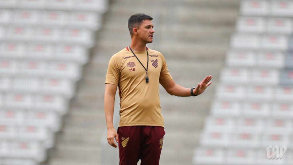 Maurício Barbieri em treino pelo Athletico Paranaense em 2025