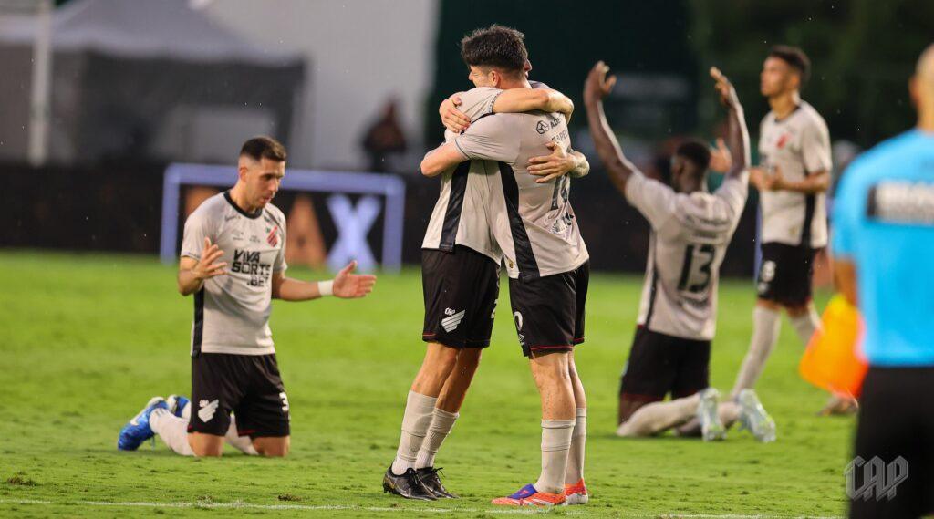 Athletico após vitória sobre o Goiás no Campeonato Brasileiro Série B de 2025