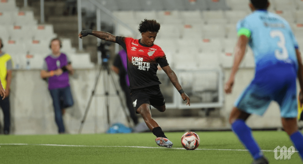 Bruninho fora da estreia do Brasileirão em meio a impasse contratual no Athletico