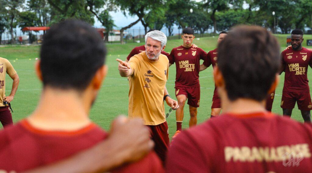 O primeiro Atletiba de 2026 traz clima de decisão à Arena da Baixada