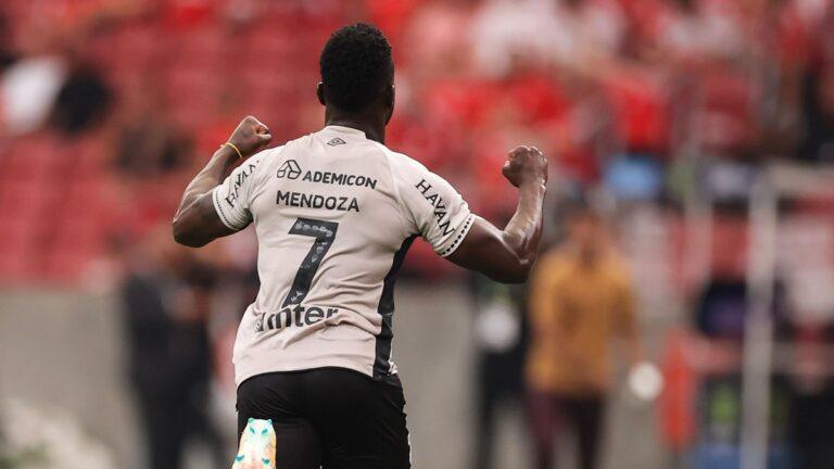 Vitória no Beira-Rio: Athletico-PR inicia Série A com triunfo