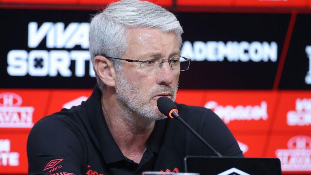 Odair Hellmann detalha frustração com Cetré e reforça busca por reforços